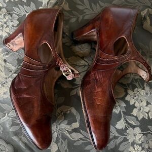 1920 vintage brown leather heels